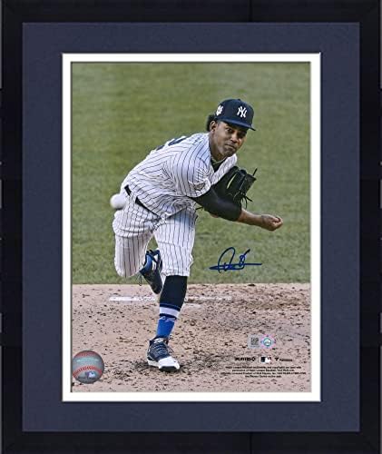 Keretes Deivi Garcia New York Yankees Dedikált 8 x 10 Pitching Fénykép - Dedikált MLB Fotók